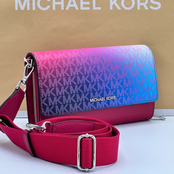 MICHAEL KORS
Jet Set Large Ombré Signature Logo Crossbody Bag Dark Raspberry - Picture 15 of 15